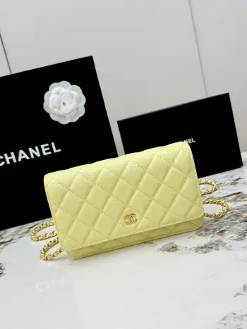 <p> 进口原厂皮     配盒 CHANEL发财包 小球纹金扣 顶级货 新品到货 全钢24K五金链条 专柜对版升级版磁扣𝑊𝑂𝐶压花鱼子酱进口小牛皮经典升级全新磁扣 更便捷好用𝑤𝑒𝑙𝑙𝑒𝑡 𝑜𝑛 𝑐ℎ𝑎𝑖𝑛带链条的手拿包可斜挎可单肩的包包 实在是太实用了 上身效果非常棒 女士们赶紧啦 又名 发财包 这么趣味的一款 一定会给你带来好运〰 </p><p>型号 AP0250</p>