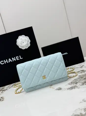 <p> 进口原厂皮     配盒 CHANEL发财包 小球纹金扣 顶级货 新品到货 全钢24K五金链条 专柜对版升级版磁扣𝑊𝑂𝐶压花鱼子酱进口小牛皮经典升级全新磁扣 更便捷好用𝑤𝑒𝑙𝑙𝑒𝑡 𝑜𝑛 𝑐ℎ𝑎𝑖𝑛带链条的手拿包可斜挎可单肩的包包 实在是太实用了 上身效果非常棒 女士们赶紧啦 又名 发财包 这么趣味的一款 一定会给你带来好运〰 </p><p>型号 AP0250</p>