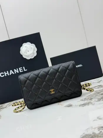 <p> 进口原厂皮     配盒 CHANEL发财包 小球纹金扣 顶级货 新品到货 全钢24K五金链条 专柜对版升级版磁扣𝑊𝑂𝐶压花鱼子酱进口小牛皮经典升级全新磁扣 更便捷好用𝑤𝑒𝑙𝑙𝑒𝑡 𝑜𝑛 𝑐ℎ𝑎𝑖𝑛带链条的手拿包可斜挎可单肩的包包 实在是太实用了 上身效果非常棒 女士们赶紧啦 又名 发财包 这么趣味的一款 一定会给你带来好运〰 </p><p>型号 AP0250</p>