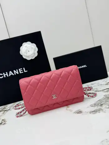 <p> 进口原厂皮     配盒 CHANEL发财包 小球纹银扣 顶级货 新品到货 全钢24K五金链条 专柜对版升级版磁扣𝑊𝑂𝐶压花鱼子酱进口小牛皮经典升级全新磁扣 更便捷好用𝑤𝑒𝑙𝑙𝑒𝑡 𝑜𝑛 𝑐ℎ𝑎𝑖𝑛带链条的手拿包可斜挎可单肩的包包 实在是太实用了 上身效果非常棒 女士们赶紧啦 又名 发财包 这么趣味的一款 一定会给你带来好运〰 </p><p>型号 AP0250</p>