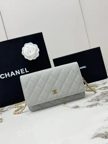 <p> 进口原厂皮     配盒 CHANEL发财包 小球纹金扣 顶级货 新品到货 全钢24K五金链条 专柜对版升级版磁扣𝑊𝑂𝐶压花鱼子酱进口小牛皮经典升级全新磁扣 更便捷好用𝑤𝑒𝑙𝑙𝑒𝑡 𝑜𝑛 𝑐ℎ𝑎𝑖𝑛带链条的手拿包可斜挎可单肩的包包 实在是太实用了 上身效果非常棒 女士们赶紧啦 又名 发财包 这么趣味的一款 一定会给你带来好运〰 </p><p>型号 AP0250</p>