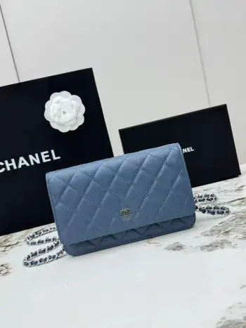 <p> 进口原厂皮     配盒 CHANEL发财包 小球纹银扣 顶级货 新品到货 全钢24K五金链条 专柜对版升级版磁扣𝑊𝑂𝐶压花鱼子酱进口小牛皮经典升级全新磁扣 更便捷好用𝑤𝑒𝑙𝑙𝑒𝑡 𝑜𝑛 𝑐ℎ𝑎𝑖𝑛带链条的手拿包可斜挎可单肩的包包 实在是太实用了 上身效果非常棒 女士们赶紧啦 又名 发财包 这么趣味的一款 一定会给你带来好运〰 </p><p>型号 AP0250</p>