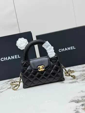 <p> 进口原厂皮    CHANEL  油蜡皮 香奈儿24A秋冬系列超火爆Kelly金标菱格全钢链条带手柄 油蜡小牛皮搭配复古金色五金 迷你型包包 容量不小 可斜挎单肩手提都可以 专柜都买不到 全部要溢价 看到实物才知道物有所值 真的太经典太好看了 包包实际不大 上身很好搭配 实用性极高型号 AS4416  尺寸 长19x宽7x高13cm </p>