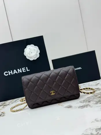 <p> 进口原厂皮     配盒 CHANEL发财包 小球纹金扣 顶级货 新品到货 全钢24K五金链条 专柜对版升级版磁扣𝑊𝑂𝐶压花鱼子酱进口小牛皮经典升级全新磁扣 更便捷好用𝑤𝑒𝑙𝑙𝑒𝑡 𝑜𝑛 𝑐ℎ𝑎𝑖𝑛带链条的手拿包可斜挎可单肩的包包 实在是太实用了 上身效果非常棒 女士们赶紧啦 又名 发财包 这么趣味的一款 一定会给你带来好运〰 </p><p>型号 AP0250</p>