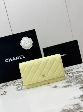 <p> 进口原厂皮     配盒 CHANEL发财包 小球纹银扣 顶级货 新品到货 全钢24K五金链条 专柜对版升级版磁扣𝑊𝑂𝐶压花鱼子酱进口小牛皮经典升级全新磁扣 更便捷好用𝑤𝑒𝑙𝑙𝑒𝑡 𝑜𝑛 𝑐ℎ𝑎𝑖𝑛带链条的手拿包可斜挎可单肩的包包 实在是太实用了 上身效果非常棒 女士们赶紧啦 又名 发财包 这么趣味的一款 一定会给你带来好运〰 </p><p>型号 AP0250</p>