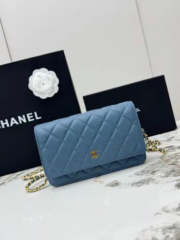 <p> 进口原厂皮     配盒 CHANEL发财包 小球纹金扣 顶级货 新品到货 全钢24K五金链条 专柜对版升级版磁扣𝑊𝑂𝐶压花鱼子酱进口小牛皮经典升级全新磁扣 更便捷好用𝑤𝑒𝑙𝑙𝑒𝑡 𝑜𝑛 𝑐ℎ𝑎𝑖𝑛带链条的手拿包可斜挎可单肩的包包 实在是太实用了 上身效果非常棒 女士们赶紧啦 又名 发财包 这么趣味的一款 一定会给你带来好运〰 </p><p>型号 AP0250</p>