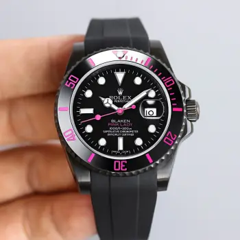 <p>BLAKEN款水鬼系列 <p>劳.胶带款 力士Rolex碳黑钢皇 改装劳.力士水鬼系列 巅峰神器 </p><p>1  BLAKEN高级改装水鬼系列 让您美美的 酷酷的 </p><p>2  表身DLC黑色金刚膜 Blacken改装团队特有的暗夜黑表盘砂砾效果%还原 </p><p>3  搭载2824机芯机械 稳定性强 </p><p>4  直径40毫米 厚度11毫米 </p>
