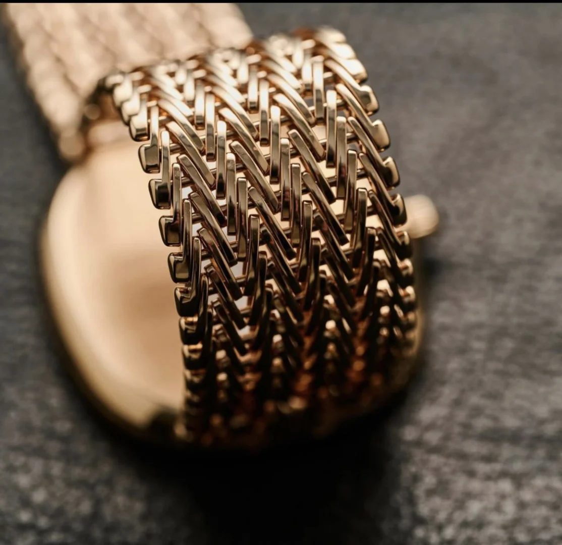 PATEK PHILIPPE 5738/1R Barrel-shaped watch Men s mechanical watch - Detail view 4