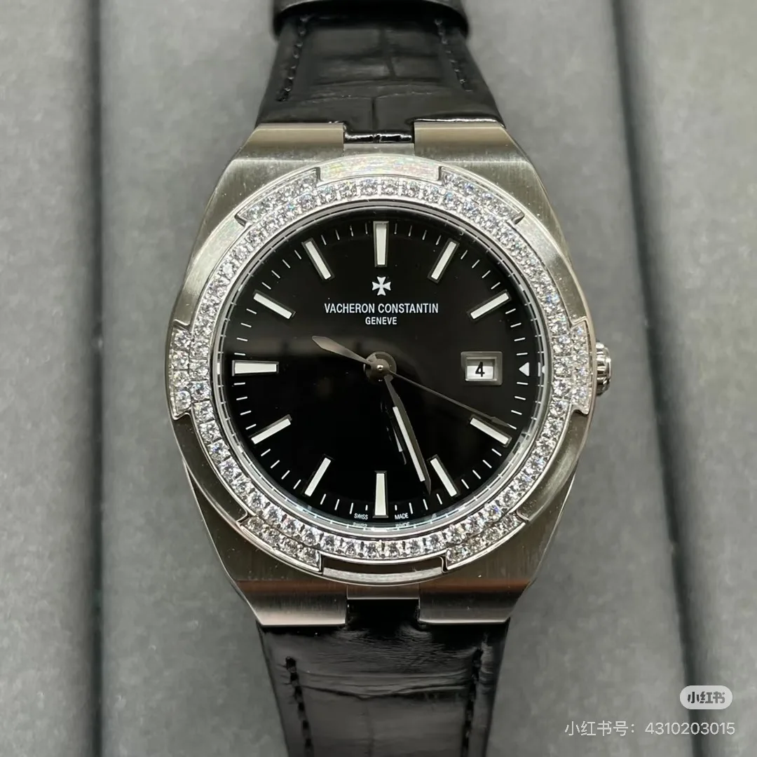 <p>光圈VACHERON CONSTANTIN江诗丹顿纵横四海系列 原装进口石英机芯 简约大三针设计 旭日纹缎拉丝工艺处理 搭配头层牛皮皮带 深邃优雅大方 直径33cm </p>
