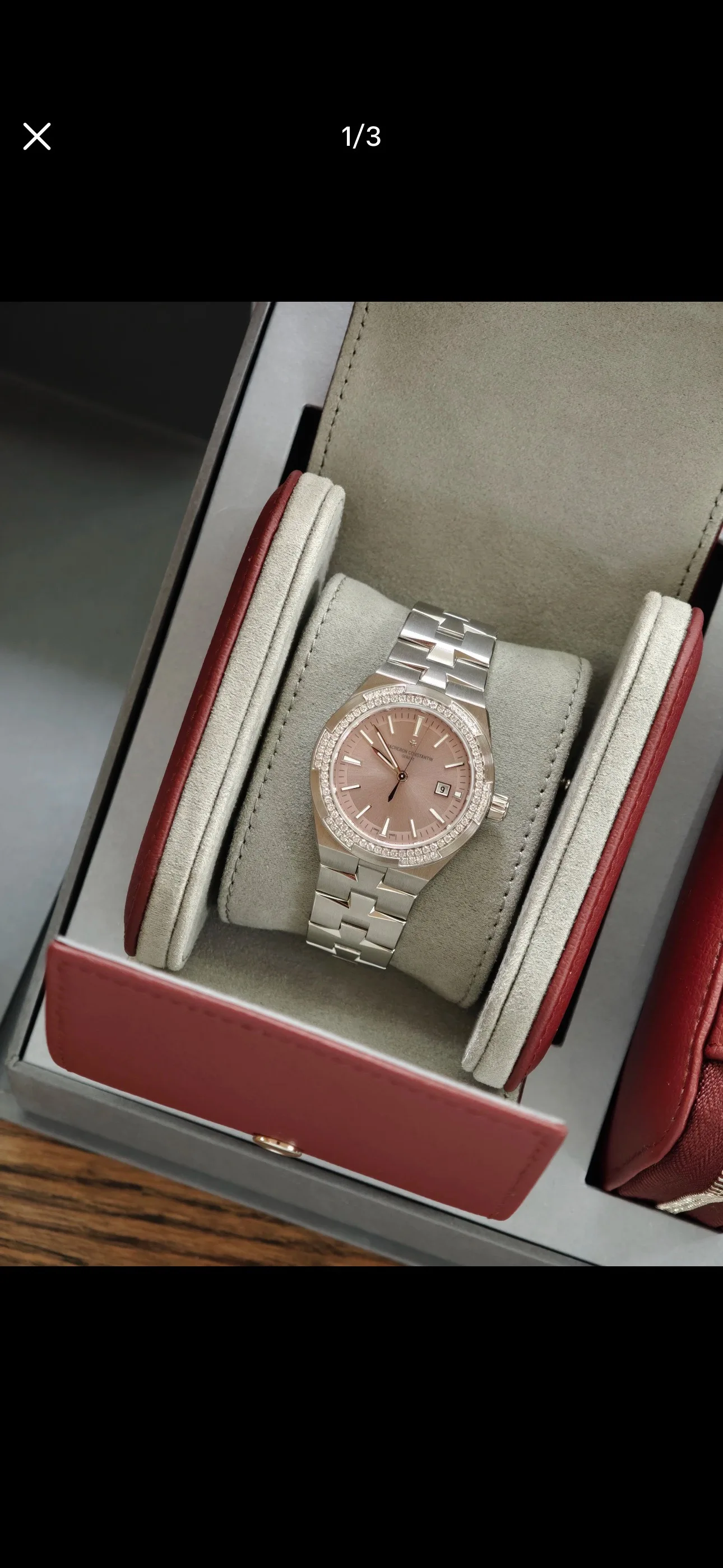 <p>光圈VACHERON CONSTANTIN江诗丹顿纵横四海系列 原装进口石英机芯 简约大三针设计 旭日纹缎拉丝工艺处理 搭配蓝宝石镜面防刮花 深邃优雅大方 直径33cm </p>