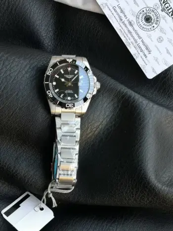 <p>U8 Factory 浪琴 LONGINES LX6 康卡斯运动系列GMT腕表震撼来袭 官网同步 出道即巅峰 超级精品 欢迎品鉴 </p><p>1  全新腕表具有同样炫酷的设计和实用的功能 搭配绿色 黑色 蓝色盘面色彩选择 款款让人爱不释手 </p><p>2  表壳采用904L精钢制成 完美无瑕推荐男士机械腕表 </p>