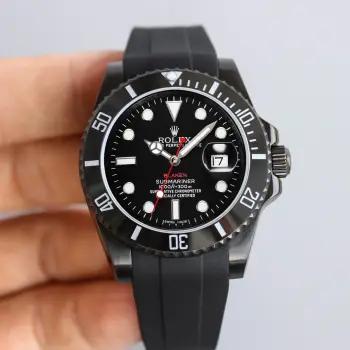 <p>BLAKEN款水鬼系列 <p>劳.胶带款 力士Rolex碳黑钢皇 改装劳.力士水鬼系列 巅峰神器 </p><p>1  BLAKEN高级改装水鬼系列 让您美美的 酷酷的 </p><p>2  表身DLC黑色金刚膜 Blacken改装团队特有的暗夜黑表盘砂砾效果%还原 </p><p>3  搭载2824机芯机械 稳定性强 </p><p>4  直径40毫米 厚度11毫米 </p>