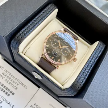 <p>IWC万国葡萄牙系列多功能月相6针 采用进口大精工作为基础机芯升级为3836-2改正品月相 而且走时稳定 返修率极低 这是复刻市场少有的耐操性复杂功能腕表 一从 芯 开始 创造奇迹 让买家买个放心 避免不良商贩以次充好 </p>