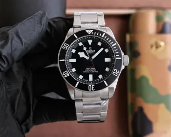 <p>帝陀 TUDOR 复古系列 全自动机械 尺寸 42mm 三维镀膜玻璃 精钢表带 复古帝陀 全新演绎</p>