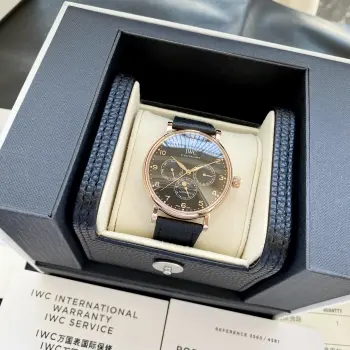 <p>IWC万国葡萄牙系列多功能月相6针 采用进口大精工作为基础机芯升级为3836-2改正品月相 而且走时稳定 返修率极低 这是复刻市场少有的耐操性复杂功能腕表 一从 芯 开始 创造奇迹 让买家买个放心 避免不良商贩以次充好 </p>