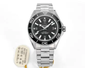 <p>VS+ Factory 欧米茄 OMEGA  XL3/MT2 全新一代海马系列600海洋宇宙腕表</p><p>海洋宇宙腕表问世二十周年之际欧米茄推出全新第四代海马系列海洋宇宙腕表 </p><p>全新腕表传承了海洋宇宙表款的经典设计元素  并通过更纤薄的轮廓和更锐利的线条 为腕表注入更具现代感的风格 腕表原装1比1开模 外观尺寸细节对版 机芯搭载<p>