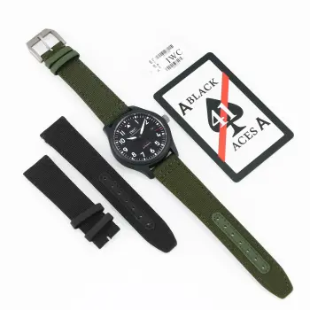 <p>XR全新力作 匠心传承 IWC 万国 飞行员系列 LX6  Pilot s Watch Automatic 41 Black Aces  独家定制版本 </p><p> 原版一致大三针腕表及 夜光整表盘 设计全新研发的制作工艺在黑暗中呈现出独特的 背光 效果 尽显独特魅力 </p><p>  搭载 原装9039自动上链机芯 摆频28800vph 动力储备72小时 推荐男士机械腕表 </p>
