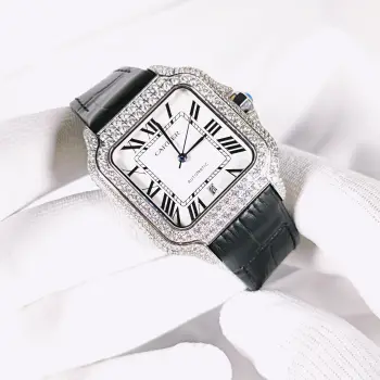 <p>太阳出品 皮带 光盘<p>F4 真莫桑钻 卡地亚 CARTIER  DF4 山度士系列 满天星系列 </p><p>奢华至极 极少量到货 满天星卡地亚山度士满天星莫桑钻版本整表纯手工镶嵌 D 色 VVS 级莫桑钻  Moissanite diamond  全部石头都可以通过专业测试笔测试莫桑钻( Moissanite diamond  折射率2.65-2.69 钻石2.42)</p>