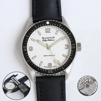 <p>宝珀 五十寻 5100-1130系列 <p>官方尺寸 38mm GV1 高科技缎面陶瓷光泽亮丽 高硬度 不变色 不沾污 不易磨损 表壳 牙圈对版立体感强 永不退色 手感爽滑且不伤肌肤 表冠 表把 刻字工整 超神级工艺 男士机械腕表</p>