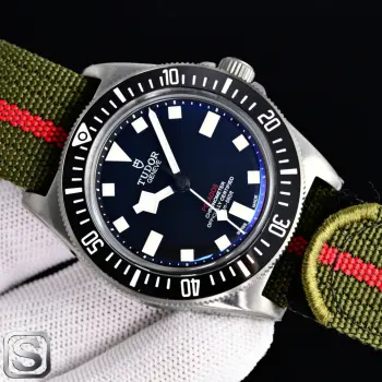 <p>帝舵 TUDOR RK1 领潜型系列 FXD －③ 颠覆 创新 <p>首枚使用造价超高的竞赛帆船材料它具有 超耐磨 超耐高温特点而多用于高尖端战斗机 </p>领潜型FXD型号 M25707</p><p>表壳直径 42 mm 与官方一致 男士机械腕表 </p>