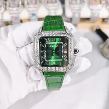 <p>太阳出品 皮带 光盘<p>F4 真莫桑钻 卡地亚 CARTIER  DF4 山度士系列 满天星系列 </p><p>奢华至极 极少量到货 满天星卡地亚山度士满天星莫桑钻版本整表纯手工镶嵌 D 色 VVS 级莫桑钻  Moissanite diamond  全部石头都可以通过专业测试笔测试莫桑钻( Moissanite diamond  折射率2.65-2.69 钻石2.42)</p>