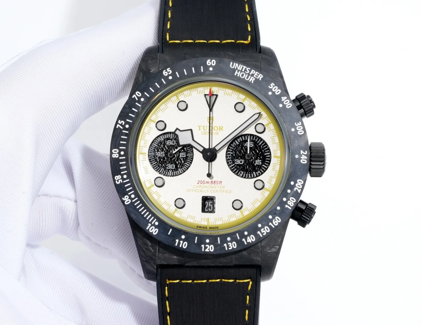 <p>PLS 帝舵 TUDOR R29 碧湾系列 M79377KN-0001<p>了解帝舵的表友能看到品牌近些年在年轻化和辨识度上做到了出色的效果 而这款帝舵碧湾计时型碳纤25限定版就很适合想要尝试多巴胺风格但又不想过于夸张的表友 男士多功能机械腕表 </p>