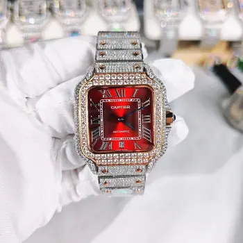 <p>太阳出品 皮带 光盘<p>F4 真莫桑钻 卡地亚 CARTIER  DF4 山度士系列 满天星系列 </p><p>奢华至极 极少量到货 满天星卡地亚山度士满天星莫桑钻版本整表纯手工镶嵌 D 色 VVS 级莫桑钻  Moissanite diamond  全部石头都可以通过专业测试笔测试莫桑钻( Moissanite diamond  折射率2.65-2.69 钻石2.42)</p>