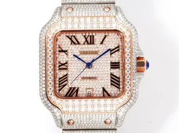 <p>太阳出品 皮带 光盘<p>F4 真莫桑钻 卡地亚 CARTIER  DF4 山度士系列 满天星系列 </p><p>奢华至极 极少量到货 满天星卡地亚山度士满天星莫桑钻版本整表纯手工镶嵌 D 色 VVS 级莫桑钻  Moissanite diamond  全部石头都可以通过专业测试笔测试莫桑钻( Moissanite diamond  折射率2.65-2.69 钻石2.42)</p>