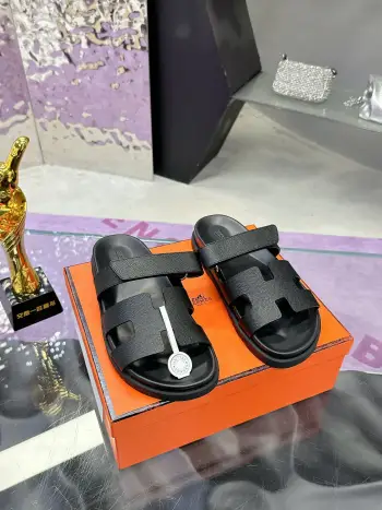 Latest model Er Jiu magic solid wood slippers, couple slippers.