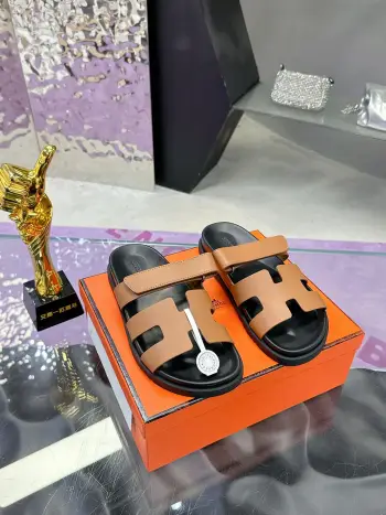 Latest version of Er Jiu magic solid wood slippers, couple s slippers.
