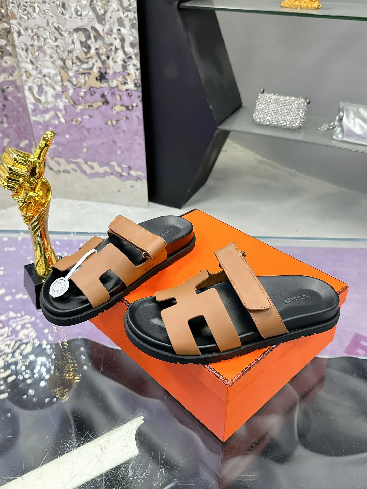 Hermes Latest version of Er Jiu magic solid wood slippers, couple s slippers. - Detail view 3