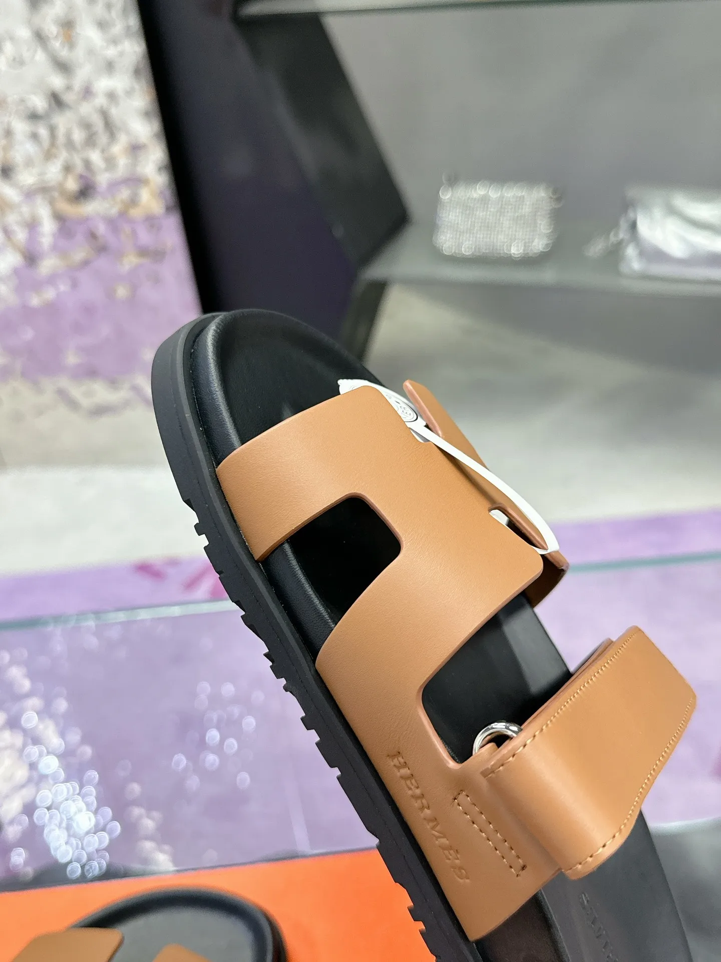 Hermes Latest version of Er Jiu magic solid wood slippers, couple s slippers. - Detail view 6
