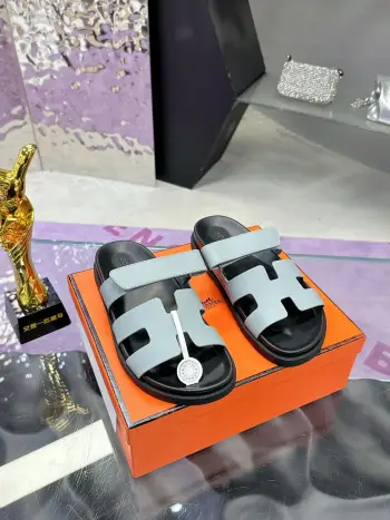 Latest model of Er Jiu magic solid wood slippers, couple s slippers.