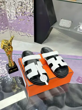 Latest model Er Jiu magic solid wood slippers, couple s slippers.