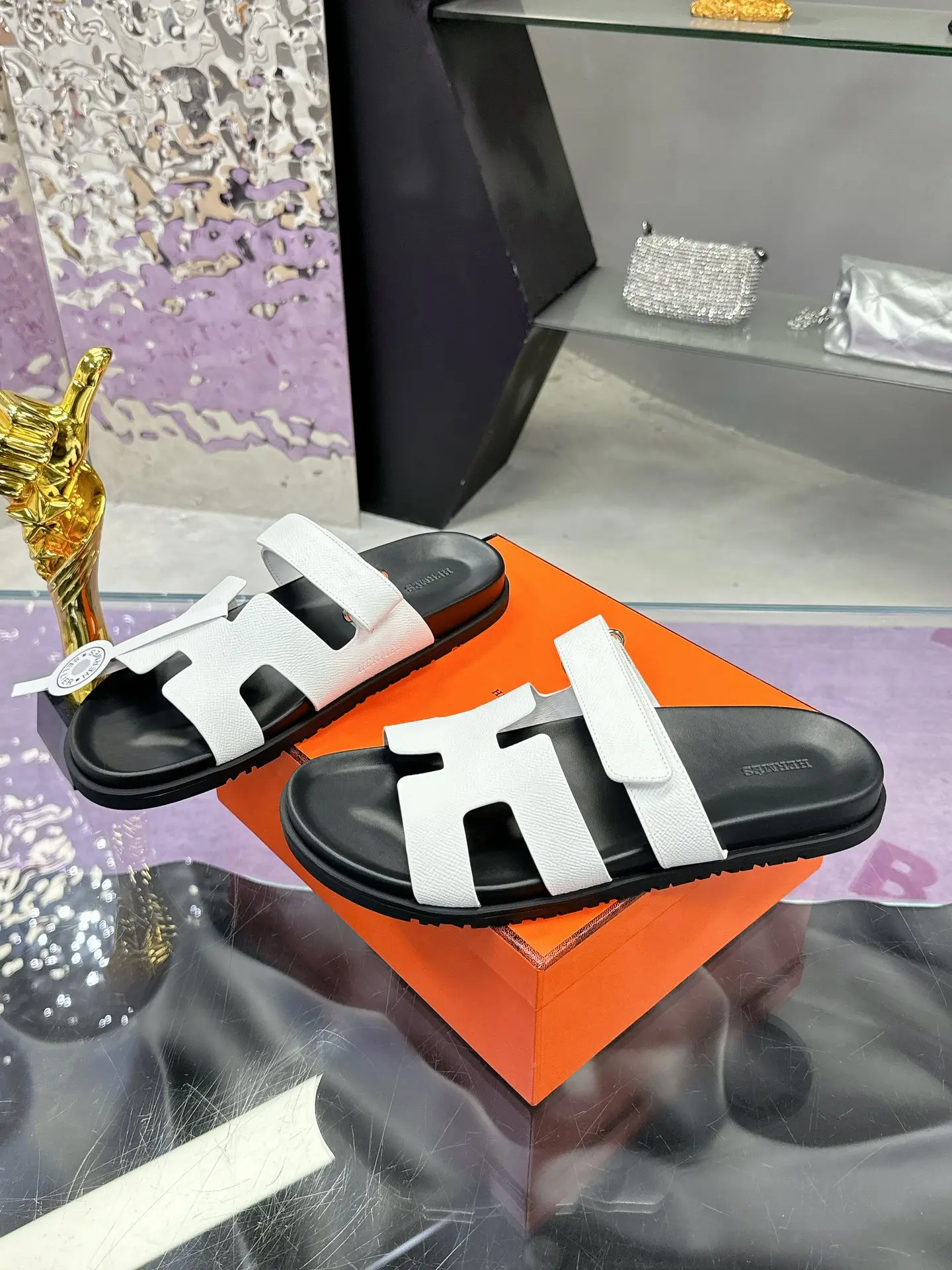 Hermes Latest model Er Jiu magic solid wood slippers, couple s slippers. - Detail view 3
