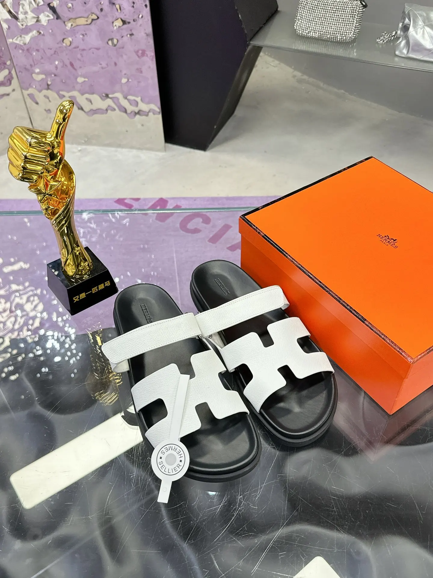 Hermes Latest model Er Jiu magic solid wood slippers, couple s slippers. - Detail view 4