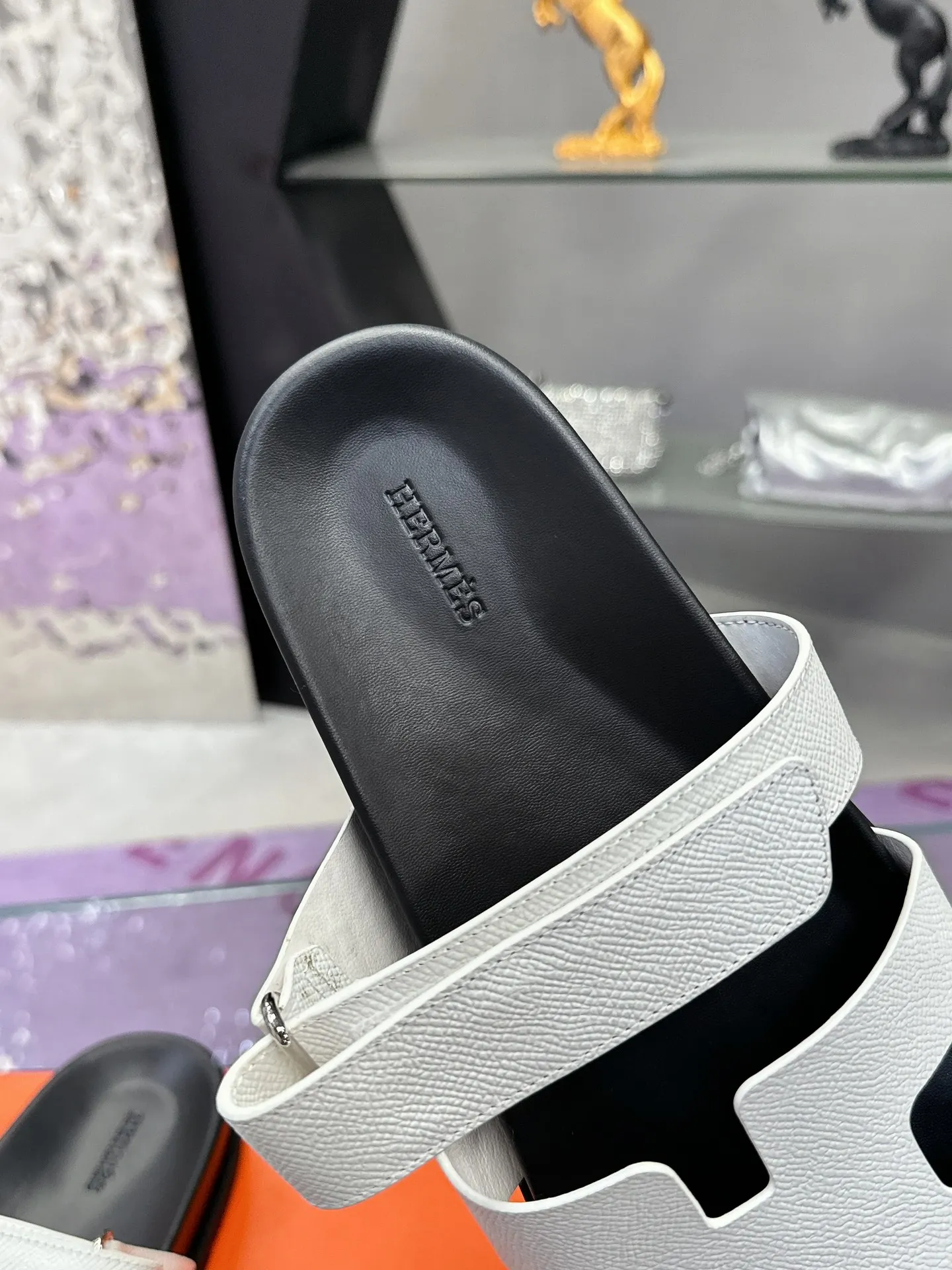 Hermes Latest model Er Jiu magic solid wood slippers, couple s slippers. - Detail view 7