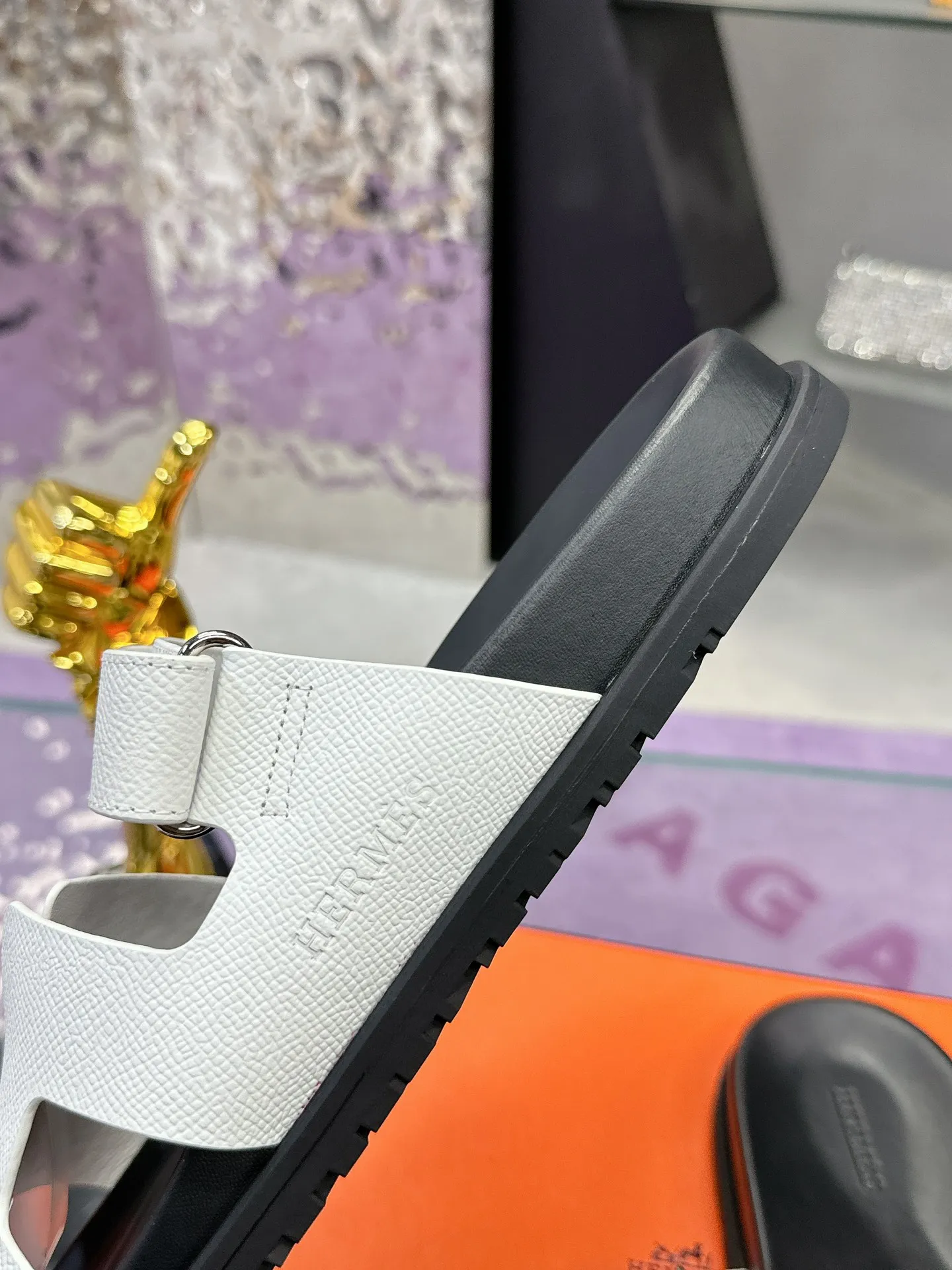 Hermes Latest model Er Jiu magic solid wood slippers, couple s slippers. - Detail view 8