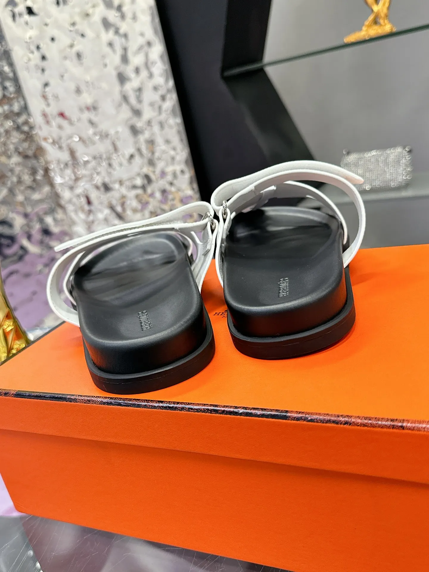 Hermes Latest model Er Jiu magic solid wood slippers, couple s slippers. - Detail view 9