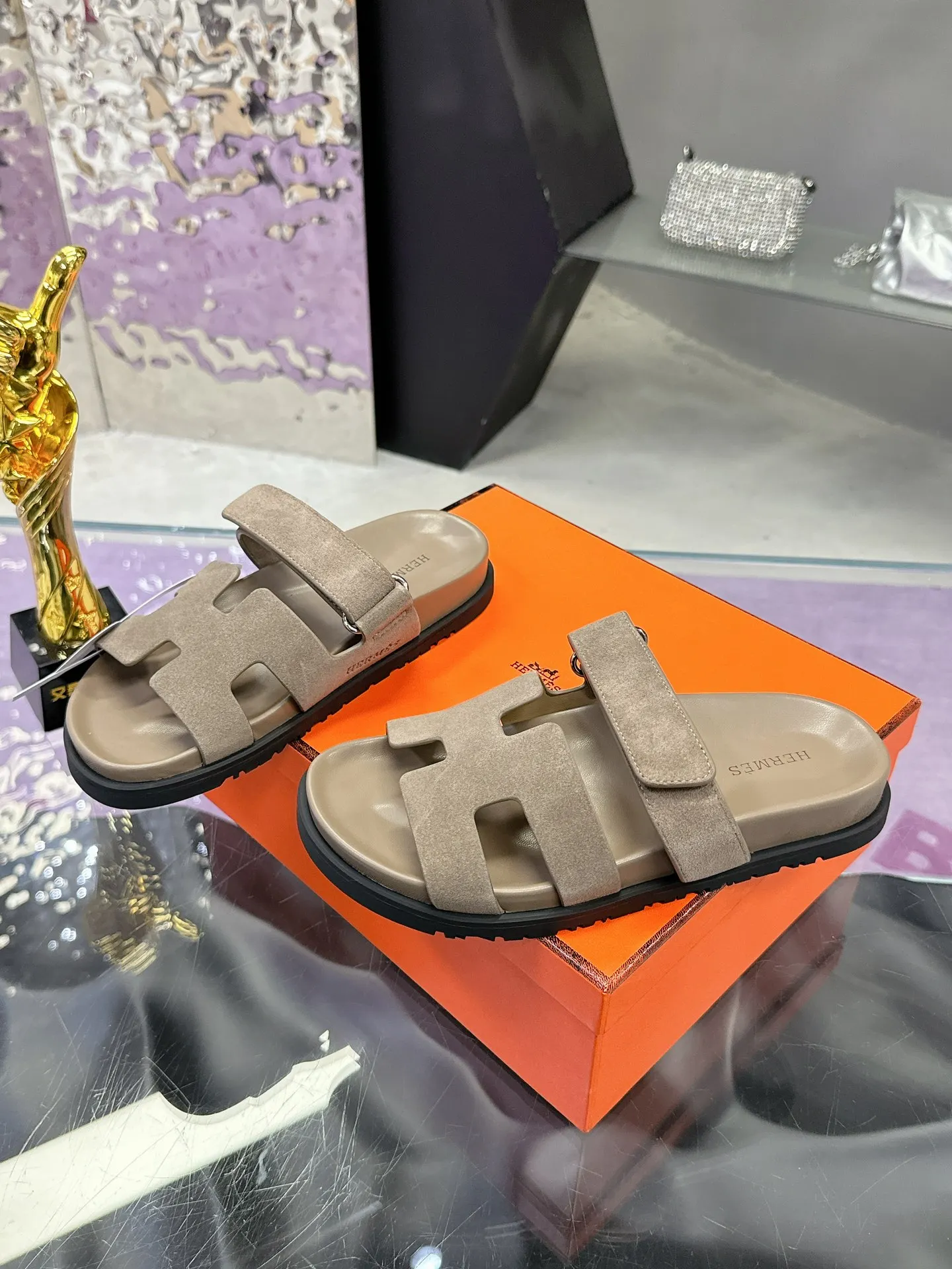 Hermes Latest version of Er Jiu magic solid wood slippers, couple s slippers. - Detail view 3