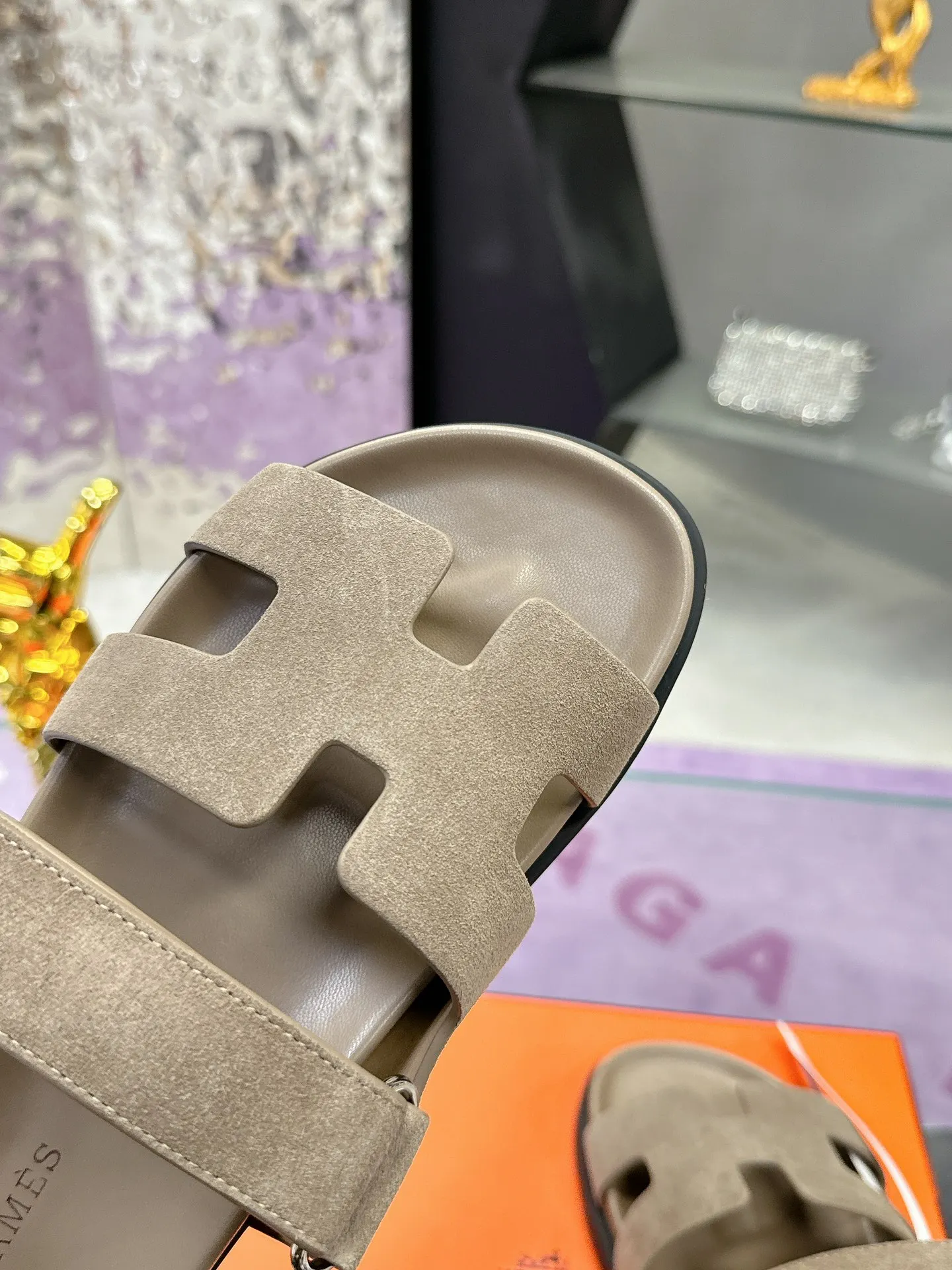 Hermes Latest version of Er Jiu magic solid wood slippers, couple s slippers. - Detail view 6