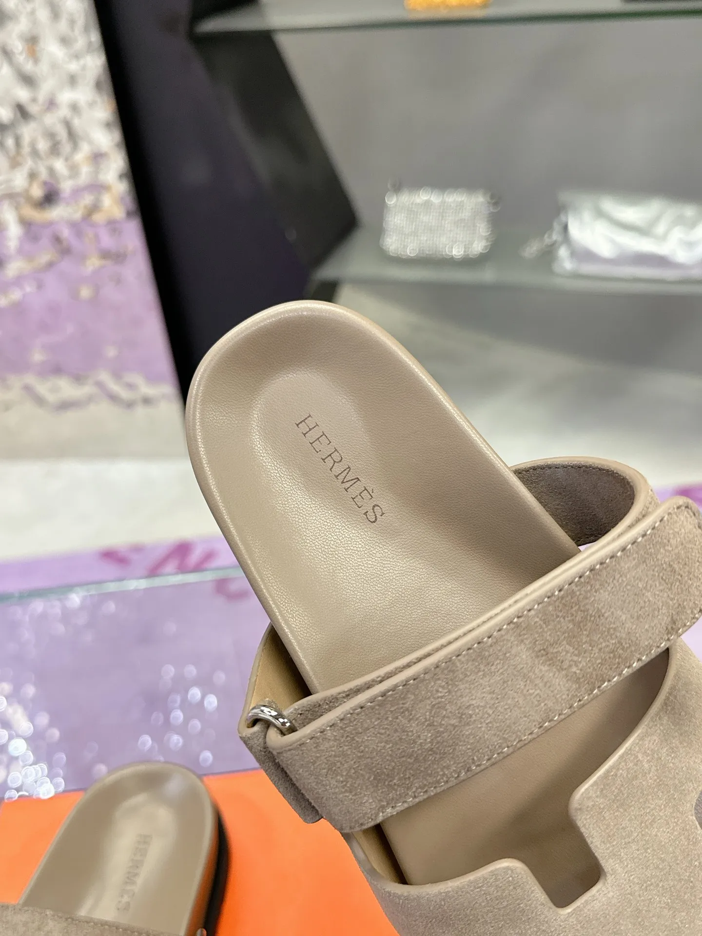 Hermes Latest version of Er Jiu magic solid wood slippers, couple s slippers. - Detail view 7