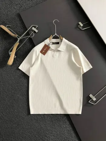 Spring and summer new solid color striped round neck short sleeve.
