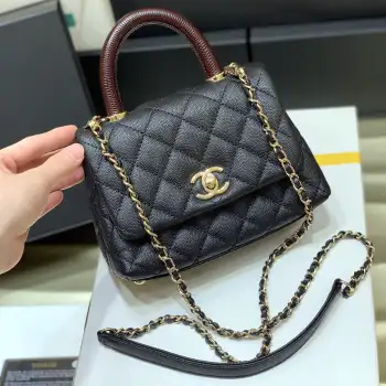 <p>全新至尊版本   纯原厂coco迷你号</p><p>少量到货  </p><p>皮料 欧洲原厂Haas正品牛皮</p><p>五金 意大利进口24k镀厚金钢锁</p><p>这是经典coco handle的迷你版型 是2021早春度假系列最新出的迷你版本 专柜刚推出就抢售一空 真心漂亮 </p>2215 迷你尺寸19x13x9cm</p>