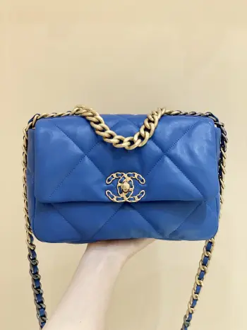 <p>全新至尊版本   纯原厂19 bag</p><p>经典款之19 bag</p><p>皮料 欧洲原厂GR正品山羊皮</p><p>五金 意大利进口24k镀厚金钢锁</p><p>货源稀少 经常容易断货</p><p>整个包的手感与真品完美达成一致 </p><p>小号尺寸26cm</p>