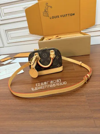 <p>独家(正品原厂进口皮)首发型号 M82717私品 163动态UID  进口菱形面料  品质和材料第九次再次升级 专柜同步 动态电子芯片 礼品袋 保护纸 铜版电子标签 合格证 皮料是正品代工厂意大利A级树膏皮</p>