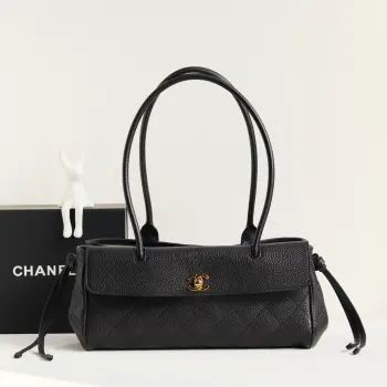 <p>Chane1 26S 明星款荔枝纹法棍包</p><p>本季最火爆最热门的包王 全球断货 </p><p>虽然是新款 但这个设计非常经典耐看很时尚隔层也多 可以放下不少东西自重也非常轻巧 超级推荐</p><p>意大利原厂 三只羊 荔枝纹牛皮</p><p>AS6288 (15*30.5*11.5cm)</p>