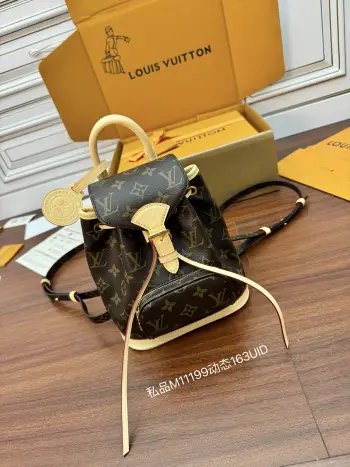 <p>独家(正品原厂进口皮)首发型号 M11199私品 163动态UID  进口菱形面料  品质和材料第九次再次升级 专柜同步 动态电子芯片 礼品袋 保护纸 铜版电子标签 合格证 皮料是正品代工厂意大利A级树膏皮</p>