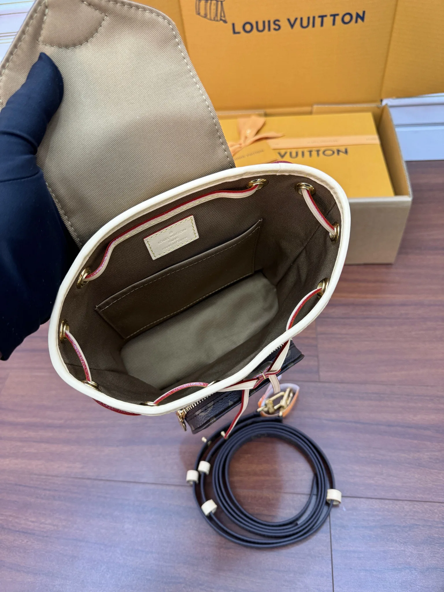 Louis Vuitton M11199 Imported Diamond Handbag Women s Backpack - Detail view 4