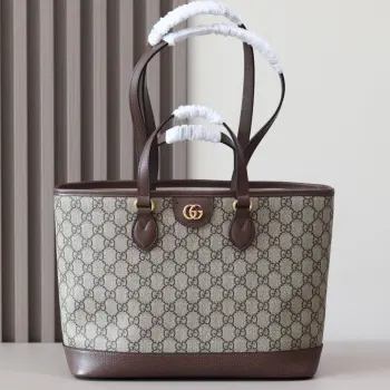 <p> Ophidia系列依然是Gucci的标志性手袋之一 品牌每一季都会推出全新款型 打造适合各种造型的多功能配饰 两个提手赋予这款托特包以多功能属性 既可作为肩背包佩戴 也可作为手提包使用<p>型号:765043</p><p>尺寸:30 24 32</p><p>颜色 啡棕</p>